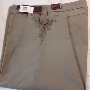 Briggs - Ankle Pant - Size 22W
